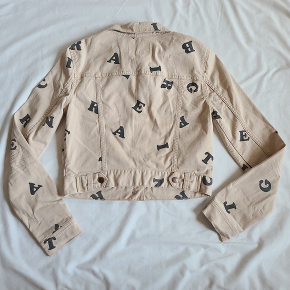 ❤️NWT BCBGeneration Nude/Blush/Black Scattered Alphabet Denim Jean Jacket, S - Picture 3 of 14